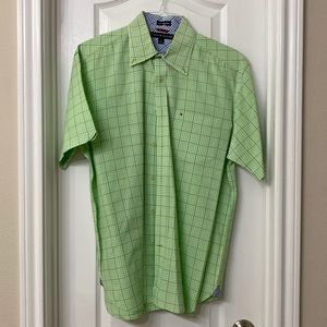 Men’s medium Tommy Hilfiger green plaid short sleeve shirt
